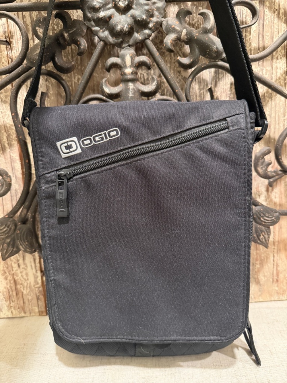 OGIO Men's Black Crossbody Messenger Bag